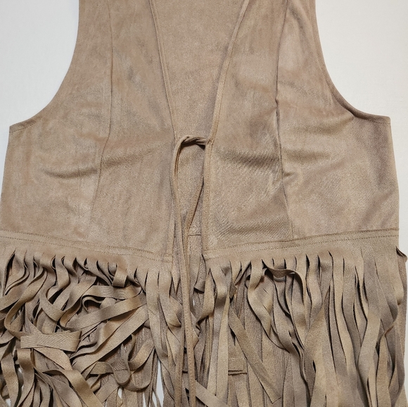 Bohemian/Western Tan Fringe Faux Suede Vest, EUC, Large - Picture 9 of 10